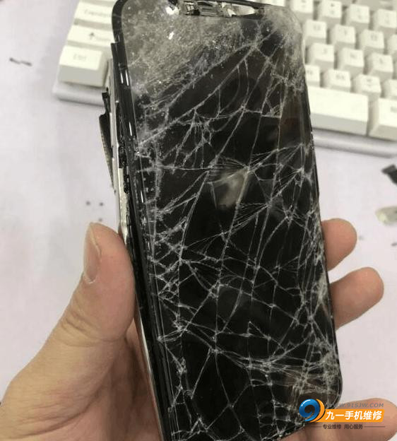 被摔稀巴烂的iphonex值多少钱?多少钱能修好?怎么处理